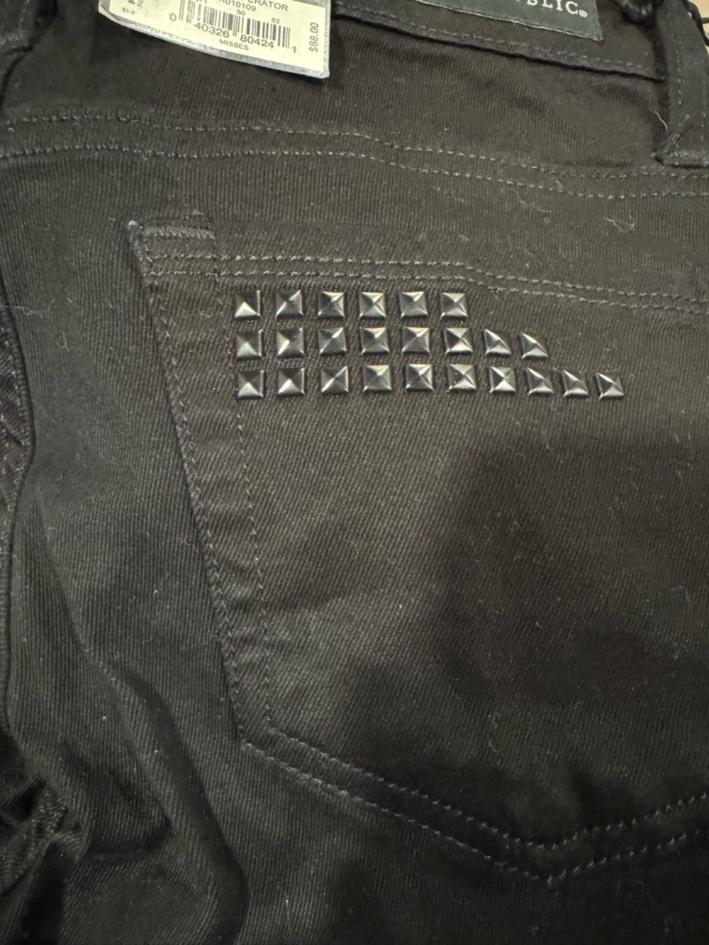 Rock & Republic Black Skinny Jeans - Picture 3 of 6